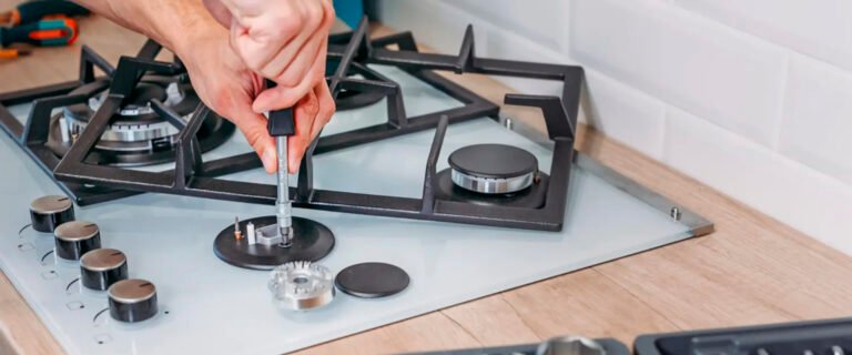 Repairman doing air conditioner servise